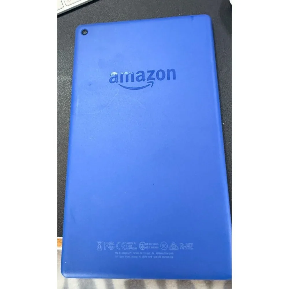 Amazon Fire HD 8 (8th Generation) 16 GB, Wi-Fi,Marine Blue w/ show mode dock